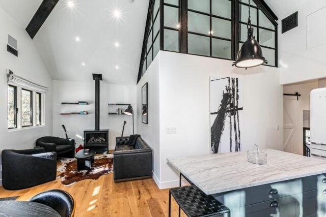 Step into 1150 Park Avenue, conveniently located a 5 minute walk away from Main Street and Town Lift. A truly unique retreat, featuring a sauna, clawfoot tub and private hot tub. The ideal home base for year-round mountain adventures 🌄🚴 book online at www.luxurymountaindestinations.com